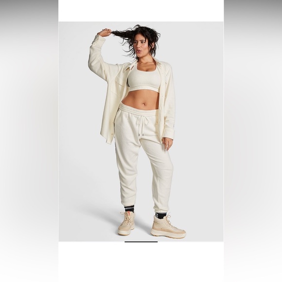 PINK Victoria’s Secret Reverse Fleece Shacket - Picture 4 of 8